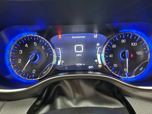 Used 2024 Chrysler Pacifica Touring-L FWD image 21