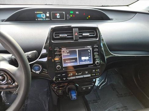 Certified 2022 Toyota Prius LE FWD image 12