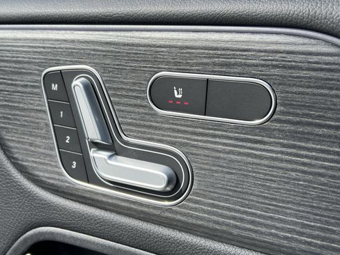 New 2026 Mercedes-Benz GLB 250 4MATIC image 33