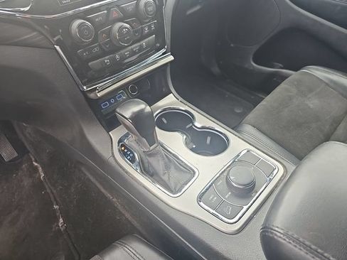 Used 2022 Jeep Grand Cherokee Laredo X AWD/4WD image 24