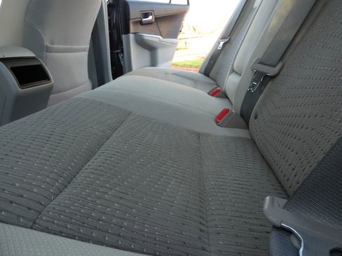 Used 2013 Toyota Camry LE image 48