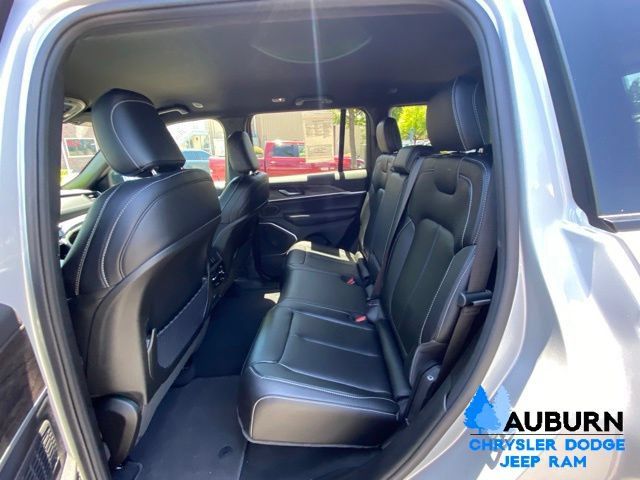 Used 2026 Jeep Grand Cherokee Limited AWD/4WD image 23