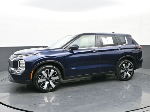 Used 2025 Mitsubishi Outlander SE image 6