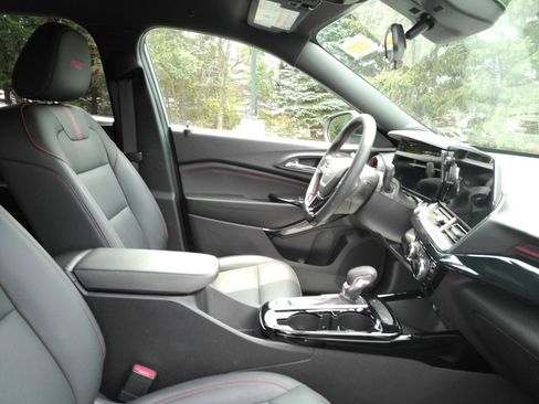 Used 2024 Chevrolet Trax RS w/ Driver Confidence Package FWD image 16