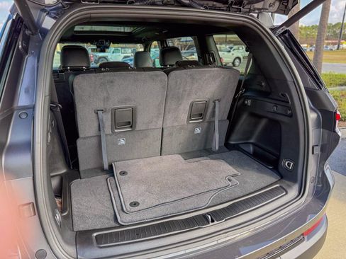 Used 2025 Jeep Grand Cherokee L Limited w/ Black Appearance Package image 10