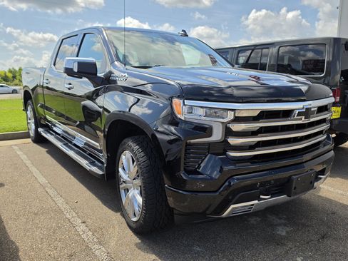 Used 2022 Chevrolet Silverado 1500 High Country AWD/4WD image 3