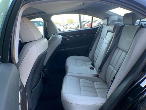 Used 2018 Lexus ES 350 w/ Luxury Package w/Wood Trim image 23