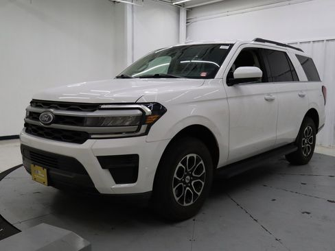 Certified 2022 Ford Expedition XLT image 10