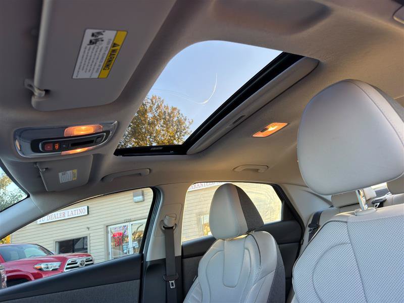 Used 2024 Hyundai Elantra Limited FWD image 19