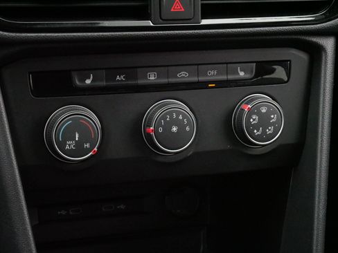 Used 2022 Volkswagen Taos SE image 23