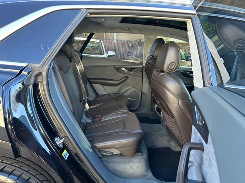 Used 2019 Audi Q8 Prestige w/ Luxury Package image 23