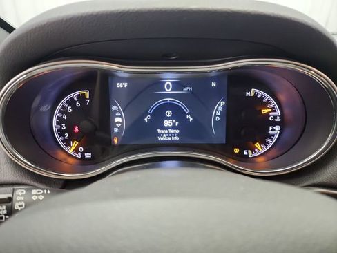 Used 2022 Jeep Grand Cherokee Laredo X image 11