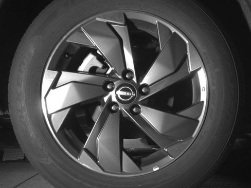 Used 2025 Nissan Rogue SV FWD image 15