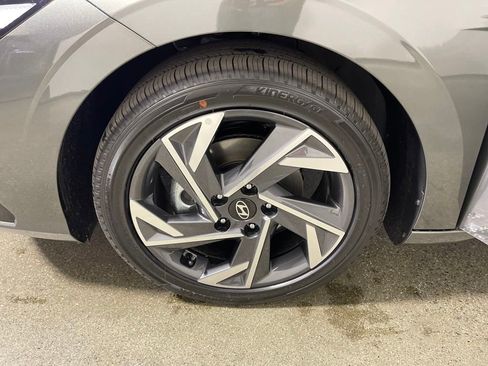 New 2025 Hyundai Elantra Limited image 11