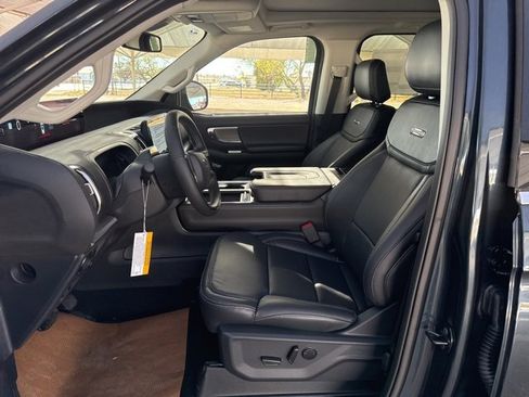 New 2025 Ford Expedition Platinum image 13