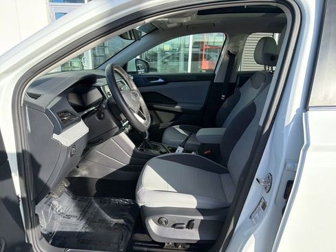 Certified 2024 Volkswagen Taos SE w/ Panoramic Sunroof Package image 10