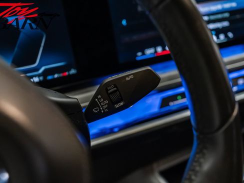 Used 2023 BMW 760i xDrive image 37