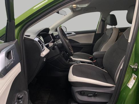New 2025 Volkswagen Taos SE image 26