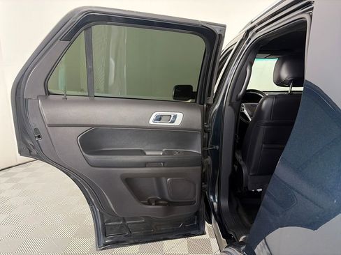 Used 2015 Ford Explorer XLT w/ Equipment Group 202A image 12