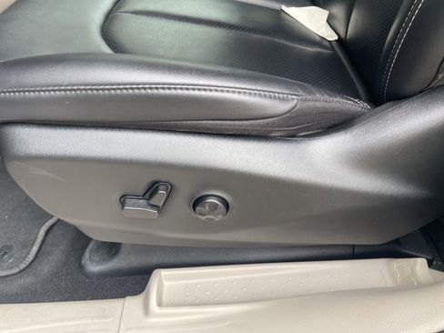Used 2024 Chrysler Pacifica Touring-L FWD image 20