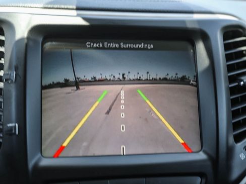 Used 2018 Jeep Cherokee Limited FWD image 23
