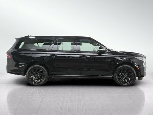 Used 2025 Lincoln Navigator L Reserve w/ Jet Appearance Package AWD/4WD image 6