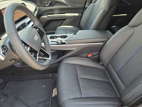 New 2025 Cadillac Lyriq Sport image 9