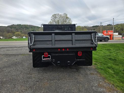Used 2018 RAM 3500 Tradesman w/ Chrome Appearance Group AWD/4WD image 8