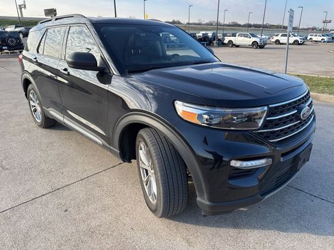 Used 2024 Ford Explorer XLT w/ Equipment Group 202A image 18