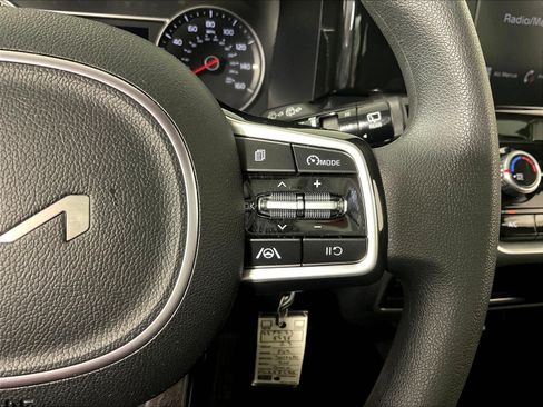 Certified 2023 Kia Sorento LX AWD/4WD image 12