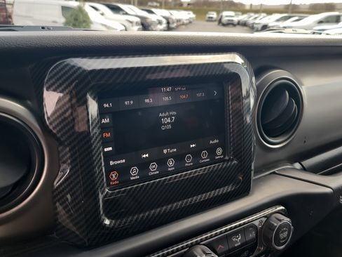 Used 2020 Jeep Wrangler Sport image 17