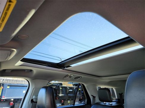 Certified 2022 Ford Explorer XLT w/ Equipment Group 202A image 22