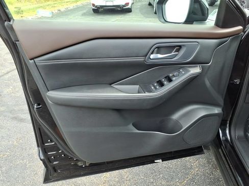 Certified 2023 Nissan Rogue SV w/ SV Premium B Package AWD/4WD image 17