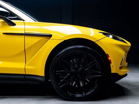 Used 2022 Aston Martin DBX AWD/4WD image 14