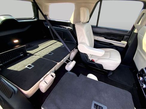 Used 2021 Ford Expedition Platinum RWD image 18