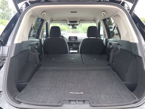 Certified 2025 Nissan Rogue SV FWD image 31