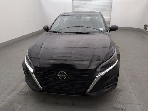 Used 2025 Nissan Altima 2.5 SV FWD image 15