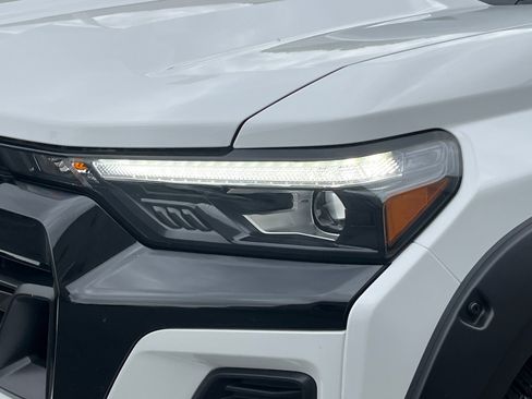Used 2024 Chevrolet Colorado Z71 w/ Z71 Convenience Package 2 AWD/4WD image 11