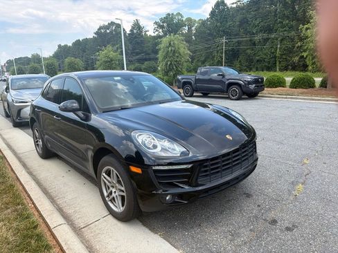 Used 2018 Porsche Macan AWD/4WD image 9