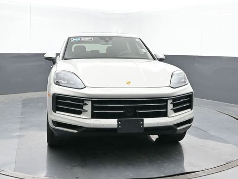 Used 2024 Porsche Cayenne S image 8