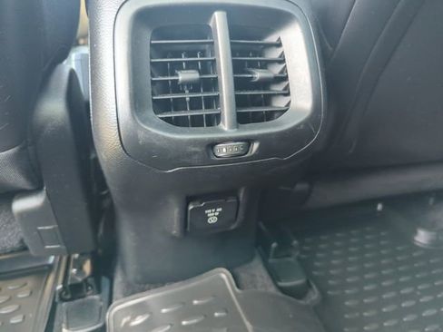 Used 2018 Jeep Cherokee Limited image 31