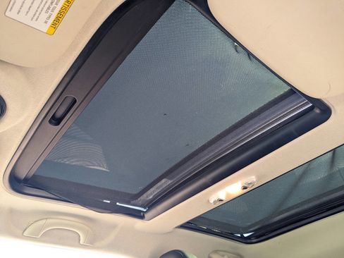 Used 2011 MINI Cooper Clubman w/ Premium Pkg image 16