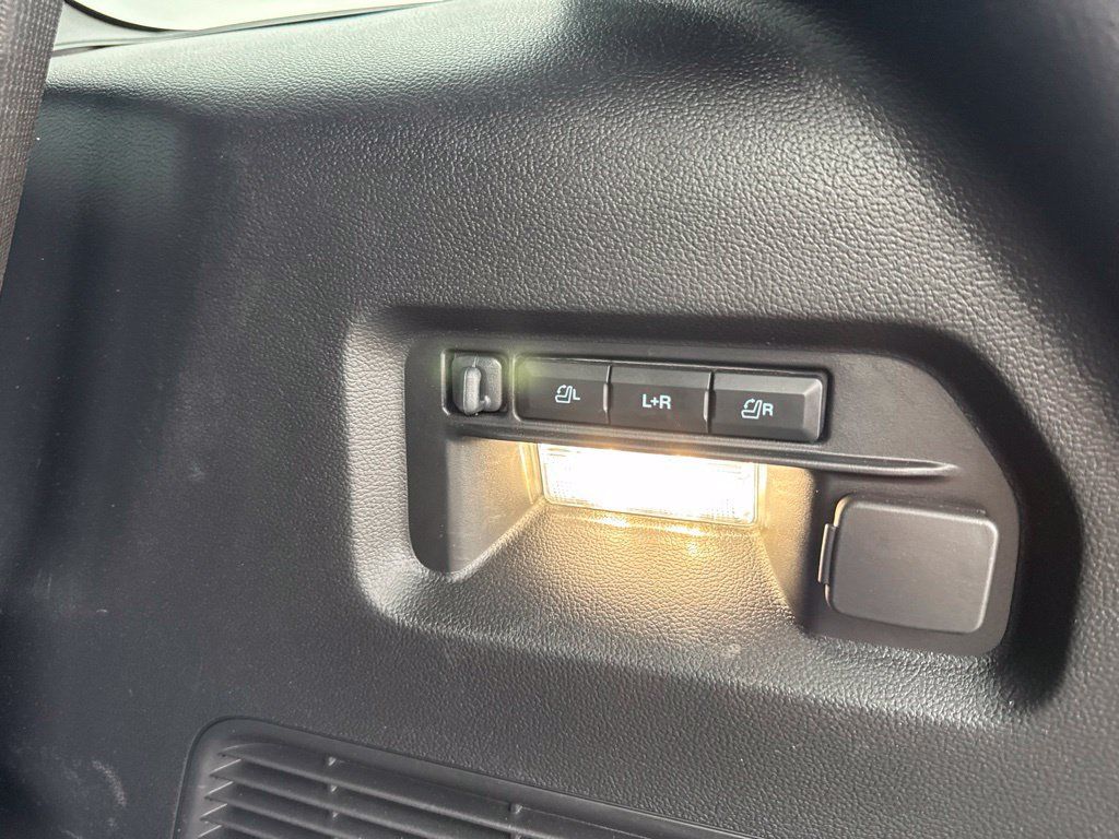 Used 2025 Ford Explorer ST AWD/4WD image 37