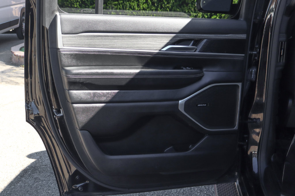 Used 2024 Jeep Wagoneer Series II w/ Flexible Seating Group RWD image 40