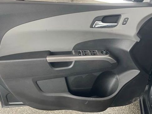Used 2020 Chevrolet Sonic Premier image 34