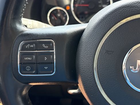 Used 2016 Jeep Wrangler Unlimited Sahara w/ Connectivity Group AWD/4WD image 13
