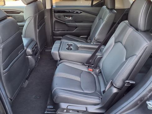 Certified 2025 Honda Pilot Touring image 9