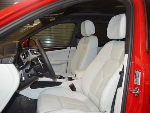 New 2026 Porsche Macan image 5