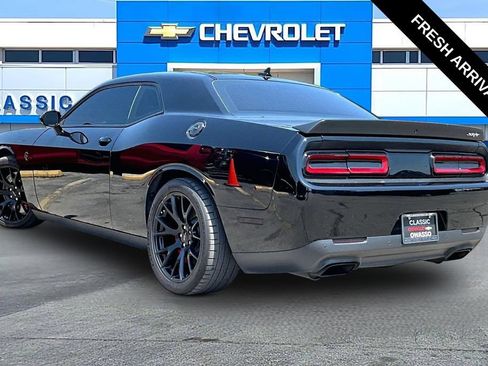 Used 2016 Dodge Challenger SRT Hellcat RWD image 3