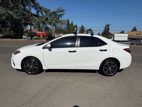 Used 2016 Toyota Corolla S Premium image 2